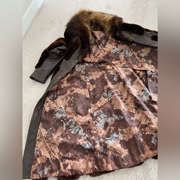 Vintage Brown Genuine Leather Coat with Faux Fur Stripes – Very Nice Condition - Picture 10 of 13